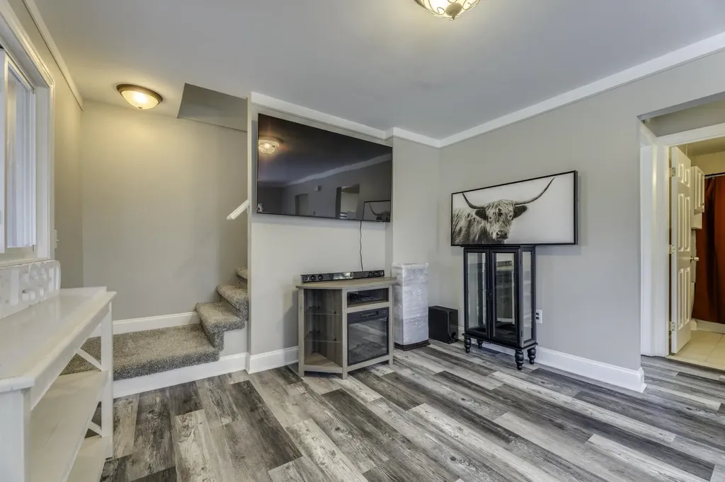 29230 Harding Street Roseville City MI 48066