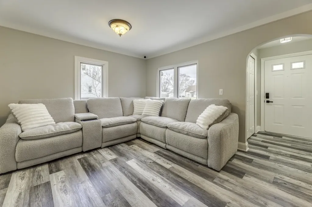 29230 Harding Street Roseville City MI 48066