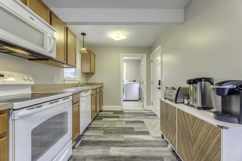 29230 Harding Street Roseville City MI 48066