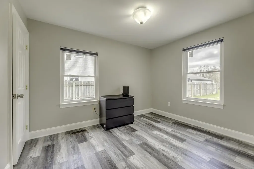 29230 Harding Street Roseville City MI 48066