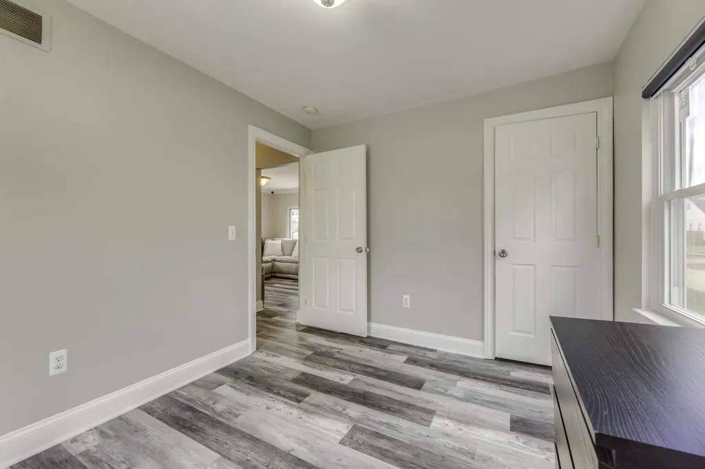29230 Harding Street Roseville City MI 48066