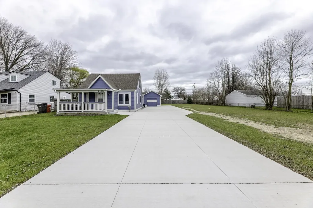 29230 Harding Street Roseville City MI 48066