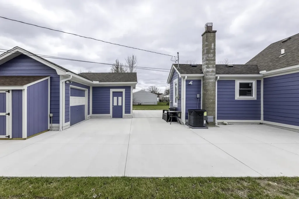 29230 Harding Street Roseville City MI 48066