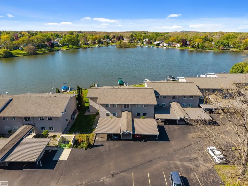 4960 Lake Point Drive Waterford Charter Township MI 48329