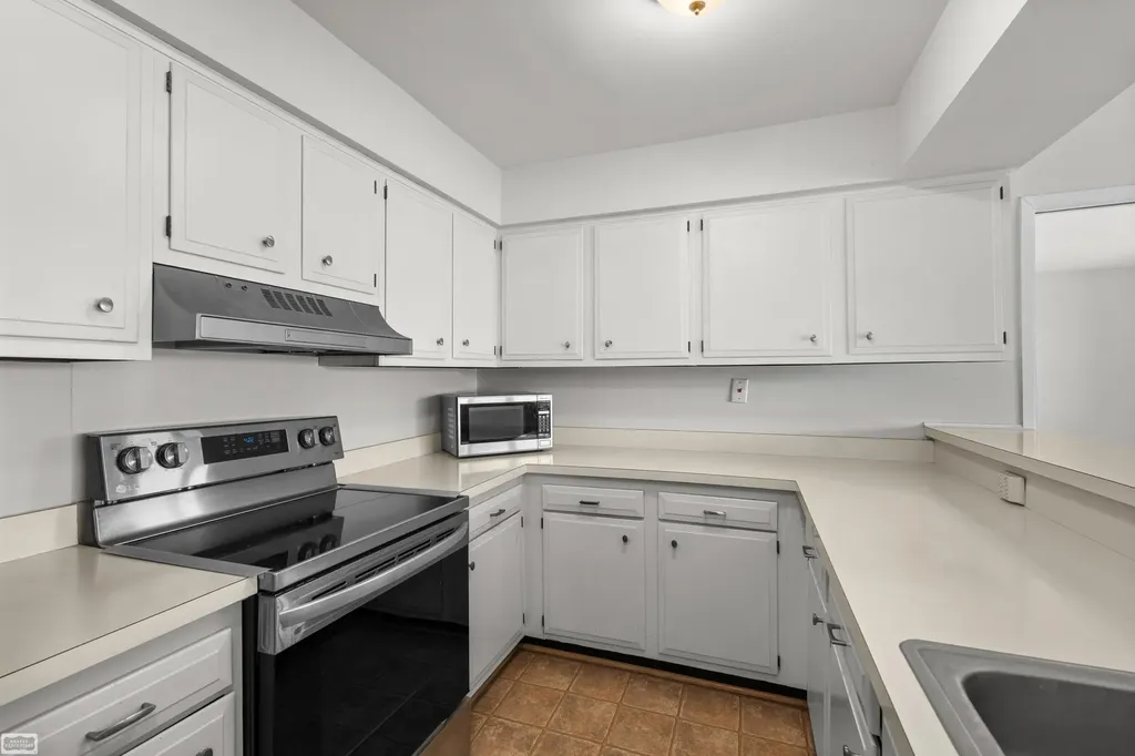 4960 Lake Point Drive Waterford Charter Township MI 48329