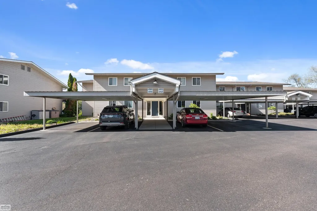 4960 Lake Point Drive Waterford Charter Township MI 48329