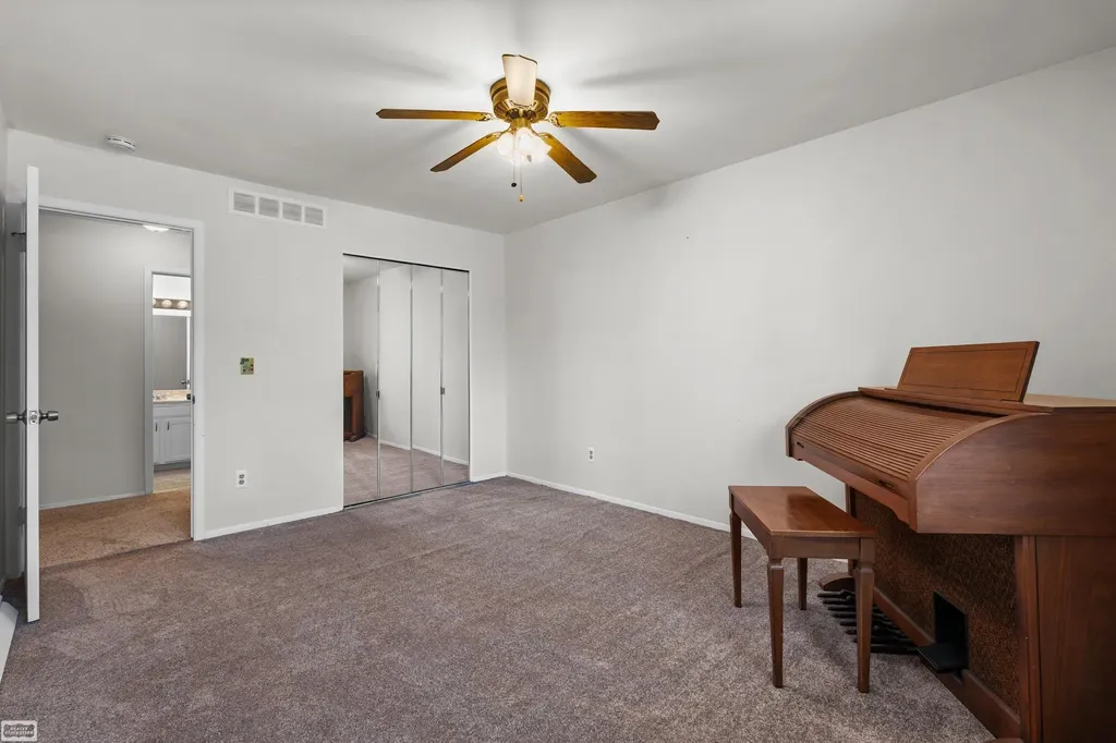 4960 Lake Point Drive Waterford Charter Township MI 48329