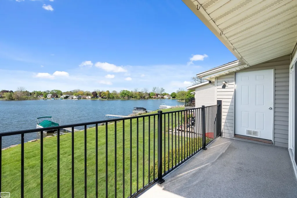 4960 Lake Point Drive Waterford Charter Township MI 48329