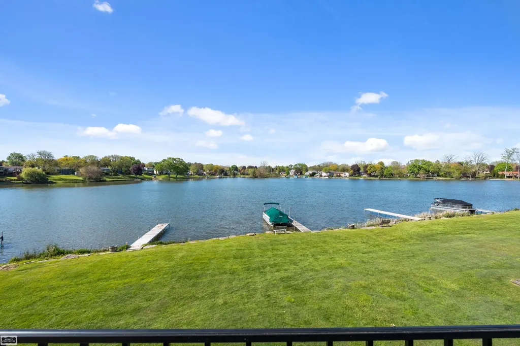4960 Lake Point Drive Waterford Charter Township MI 48329
