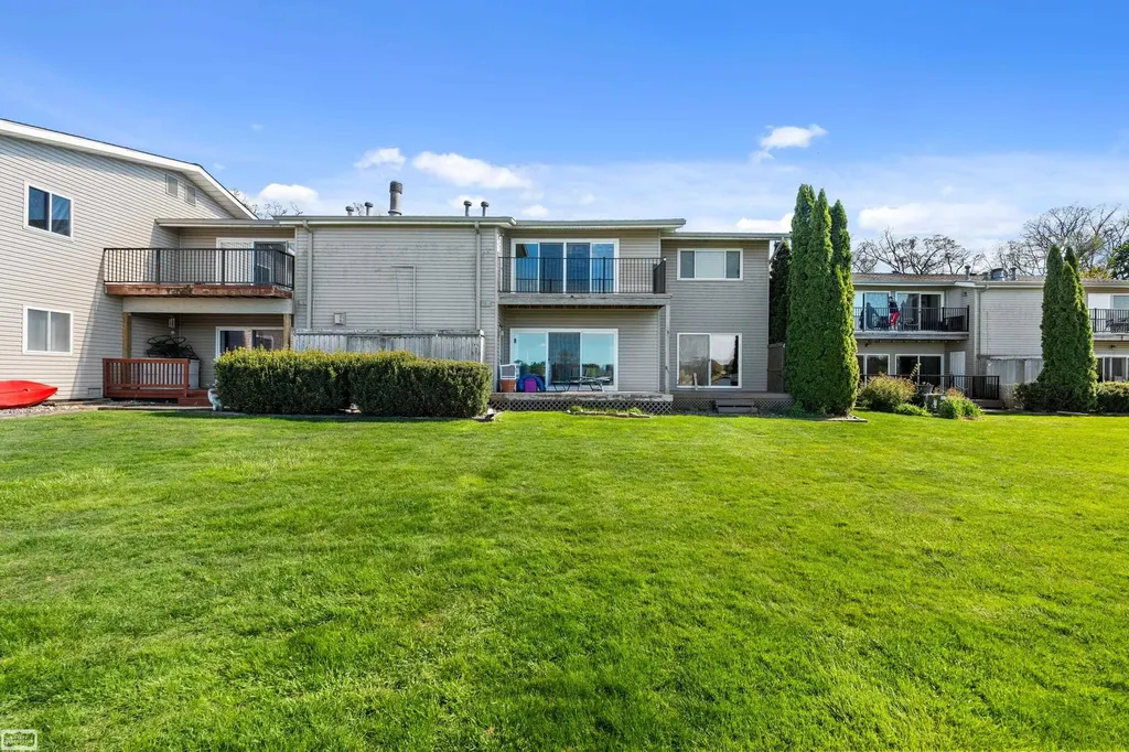 4960 Lake Point Drive Waterford Charter Township MI 48329