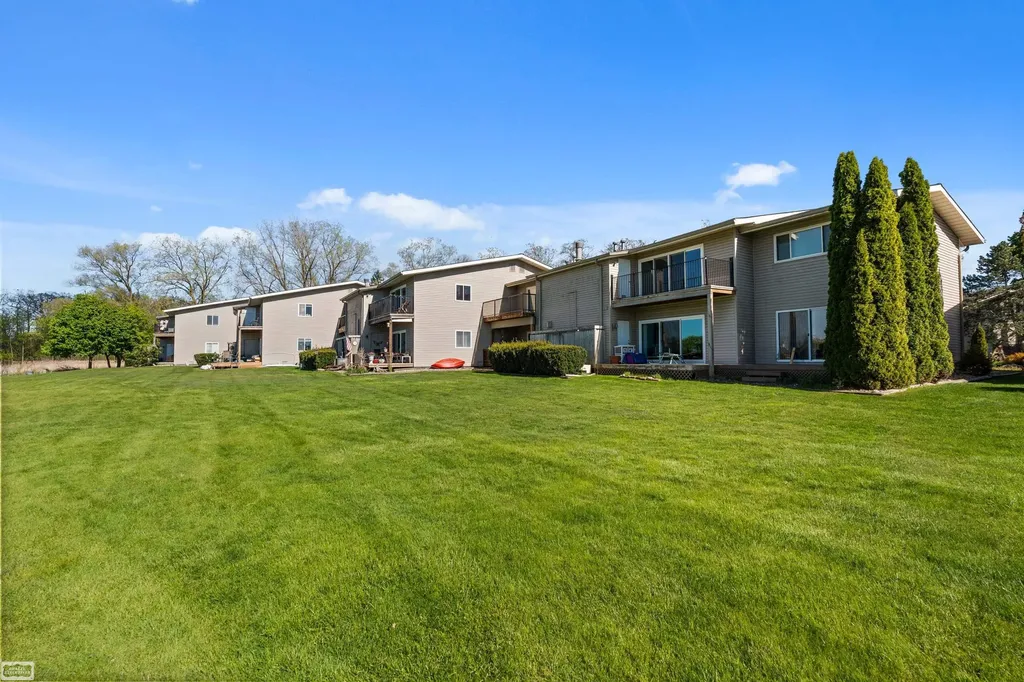 4960 Lake Point Drive Waterford Charter Township MI 48329