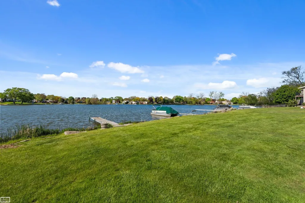 4960 Lake Point Drive Waterford Charter Township MI 48329