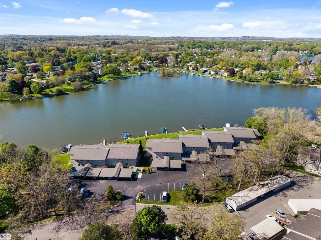 4960 Lake Point Drive Waterford Charter Township MI 48329