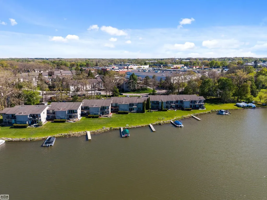 4960 Lake Point Drive Waterford Charter Township MI 48329