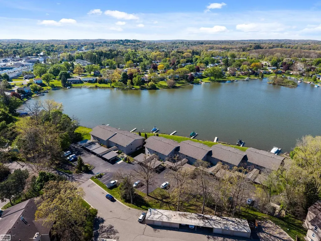 4960 Lake Point Drive Waterford Charter Township MI 48329