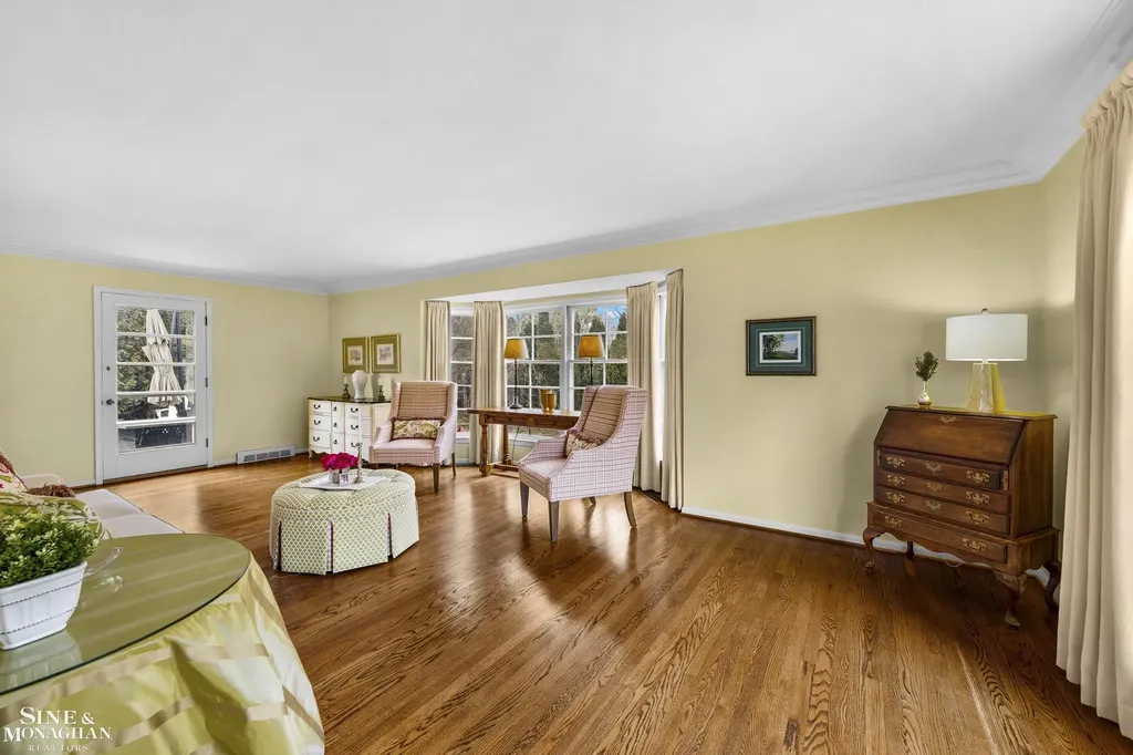 11 Wellington Place Grosse Pointe City MI 48230