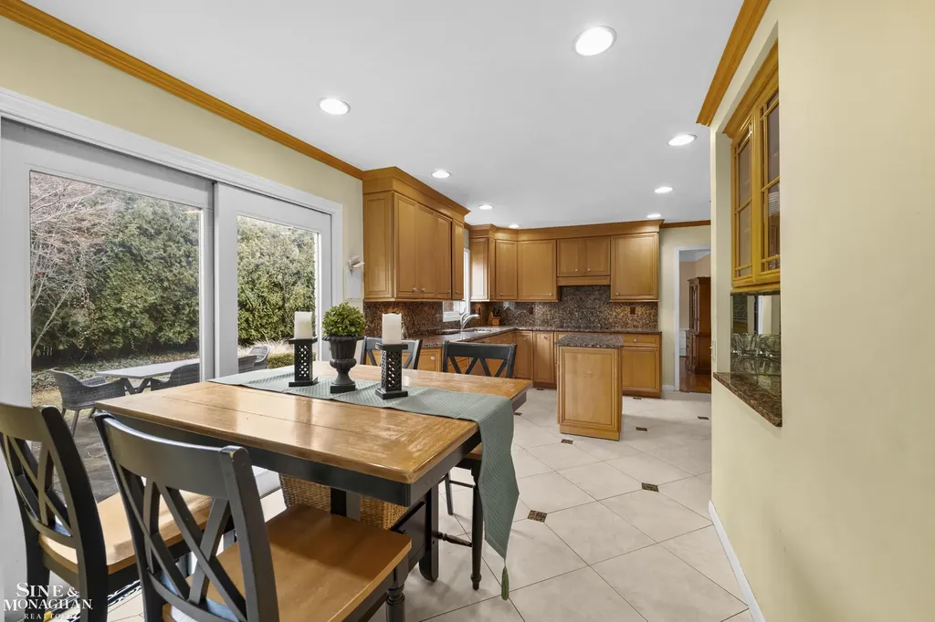 11 Wellington Place Grosse Pointe City MI 48230