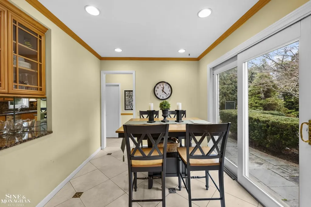11 Wellington Place Grosse Pointe City MI 48230
