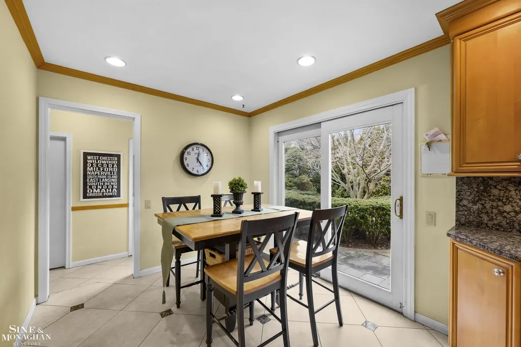 11 Wellington Place Grosse Pointe City MI 48230