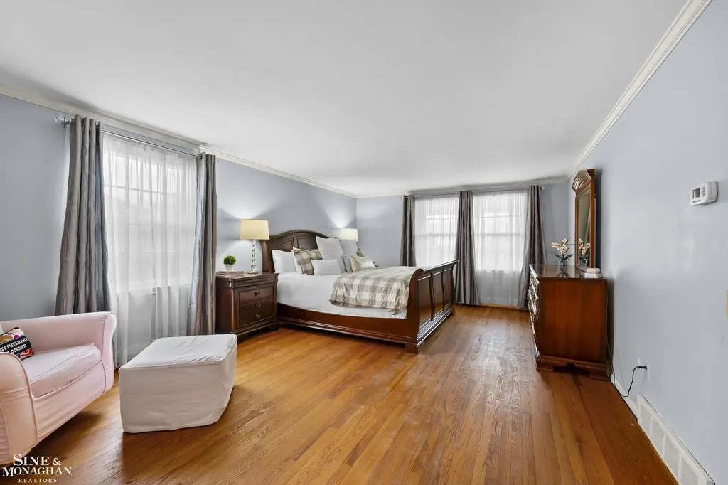 11 Wellington Place Grosse Pointe City MI 48230
