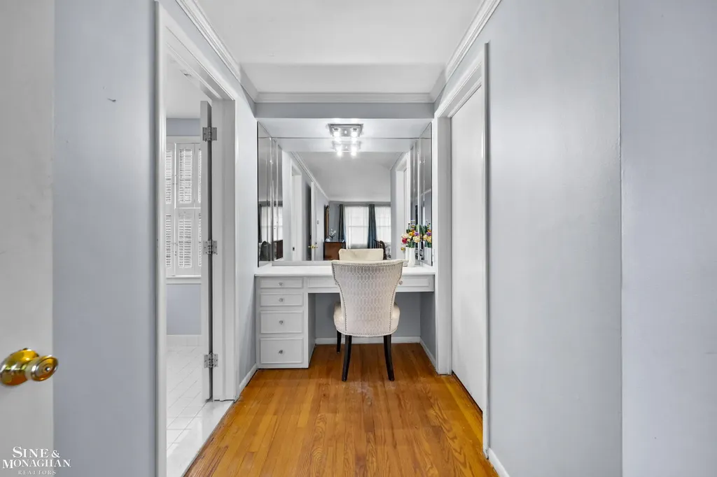 11 Wellington Place Grosse Pointe City MI 48230