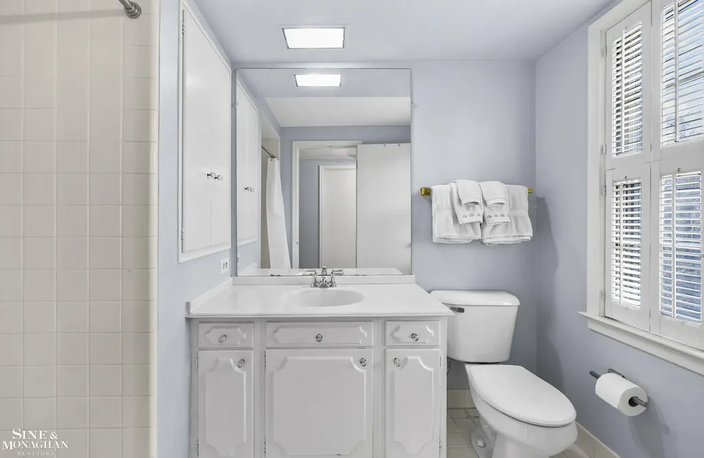 11 Wellington Place Grosse Pointe City MI 48230