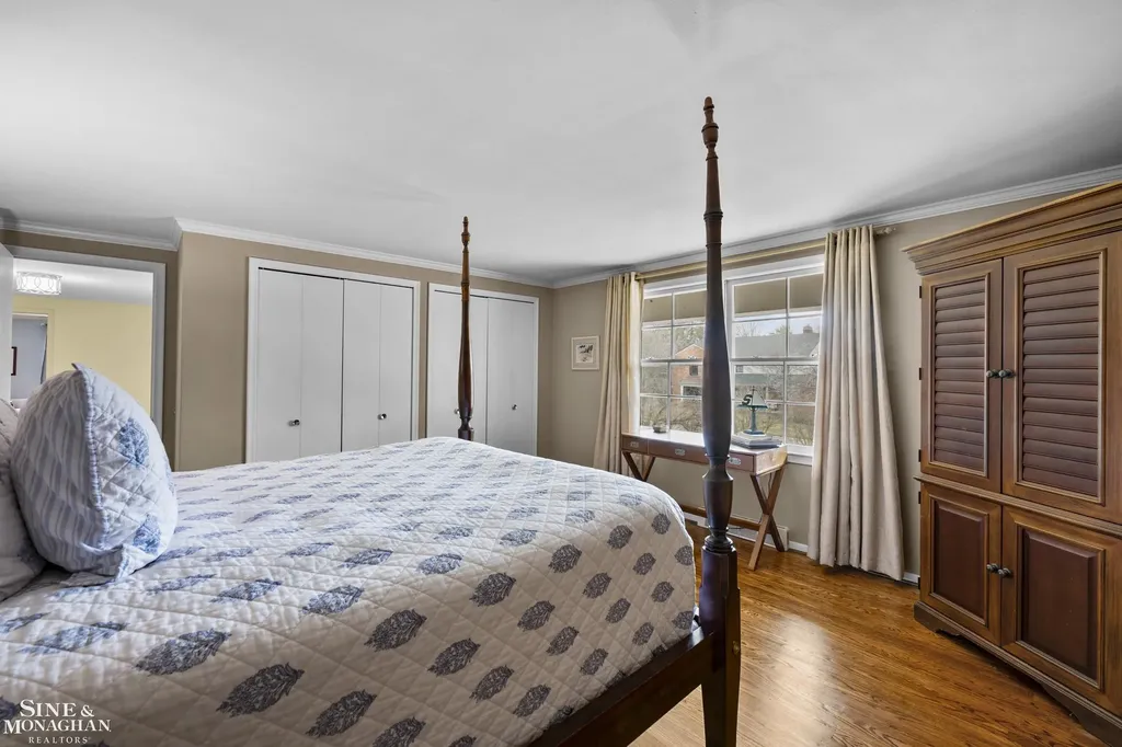 11 Wellington Place Grosse Pointe City MI 48230