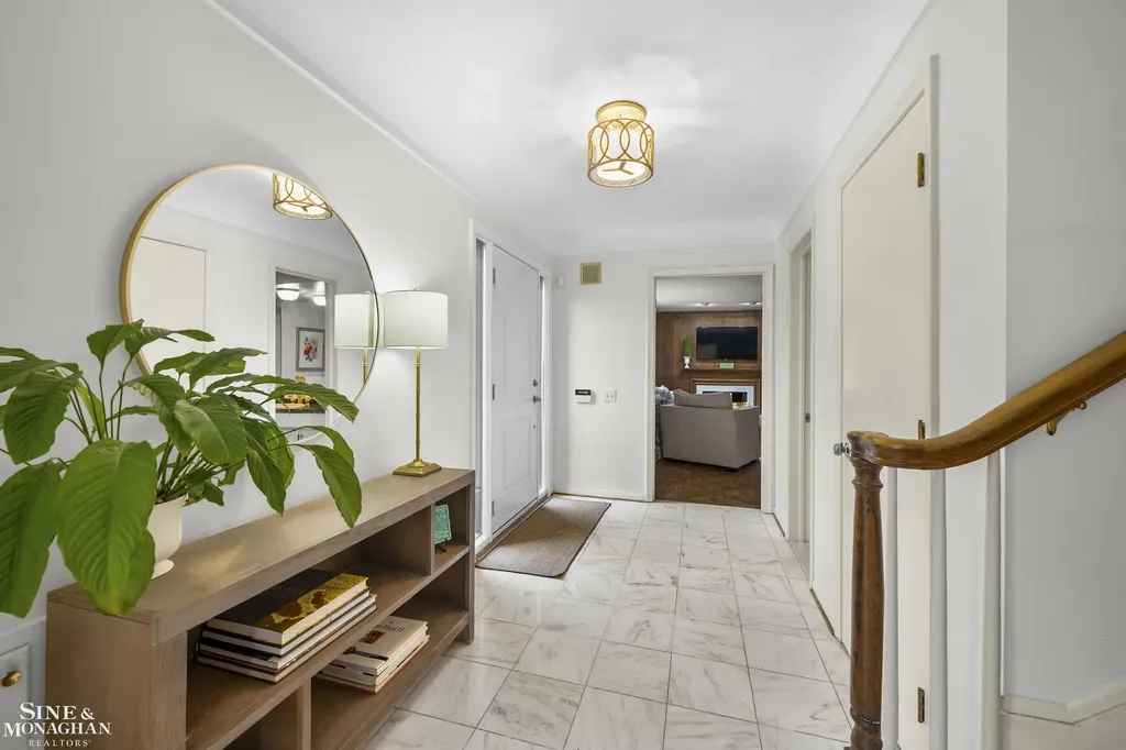 11 Wellington Place Grosse Pointe City MI 48230