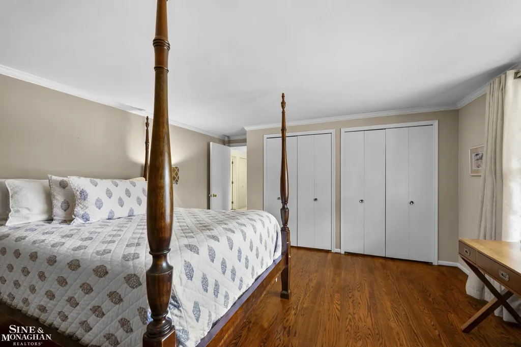 11 Wellington Place Grosse Pointe City MI 48230