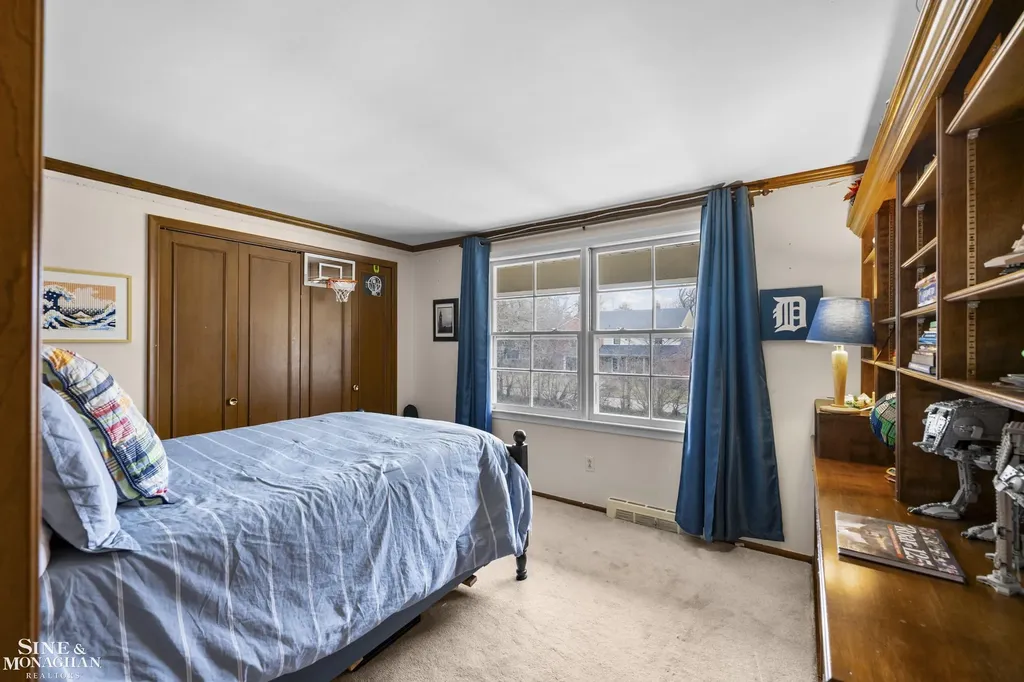 11 Wellington Place Grosse Pointe City MI 48230