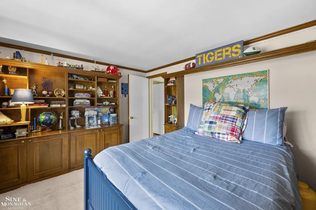 11 Wellington Place Grosse Pointe City MI 48230