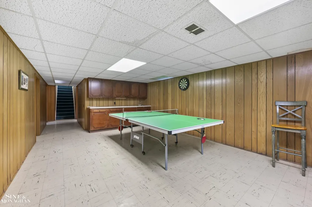 11 Wellington Place Grosse Pointe City MI 48230