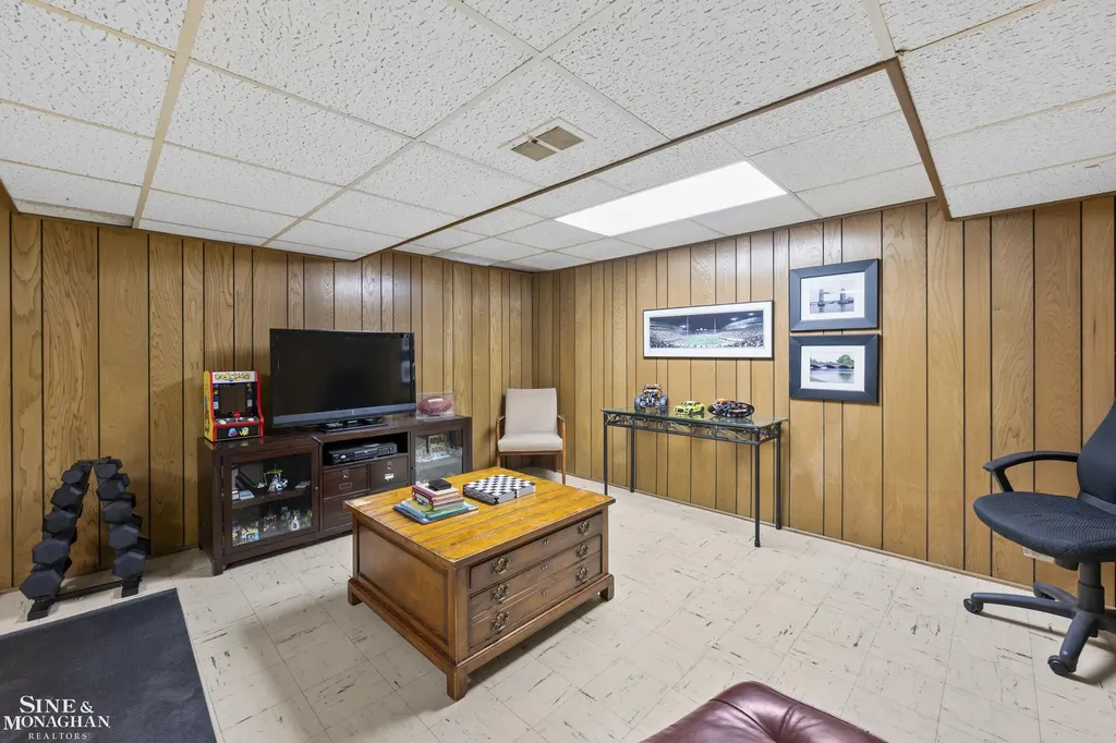 11 Wellington Place Grosse Pointe City MI 48230