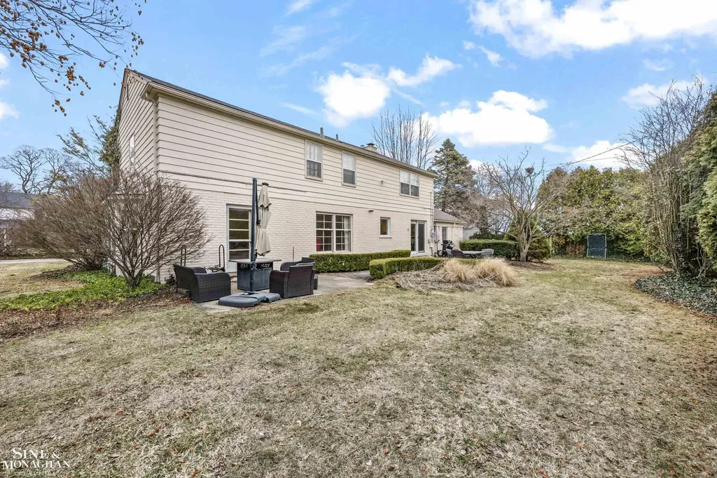 11 Wellington Place Grosse Pointe City MI 48230