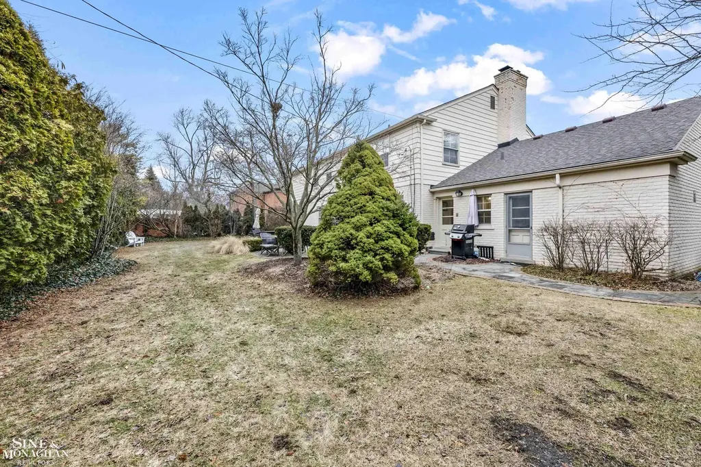 11 Wellington Place Grosse Pointe City MI 48230