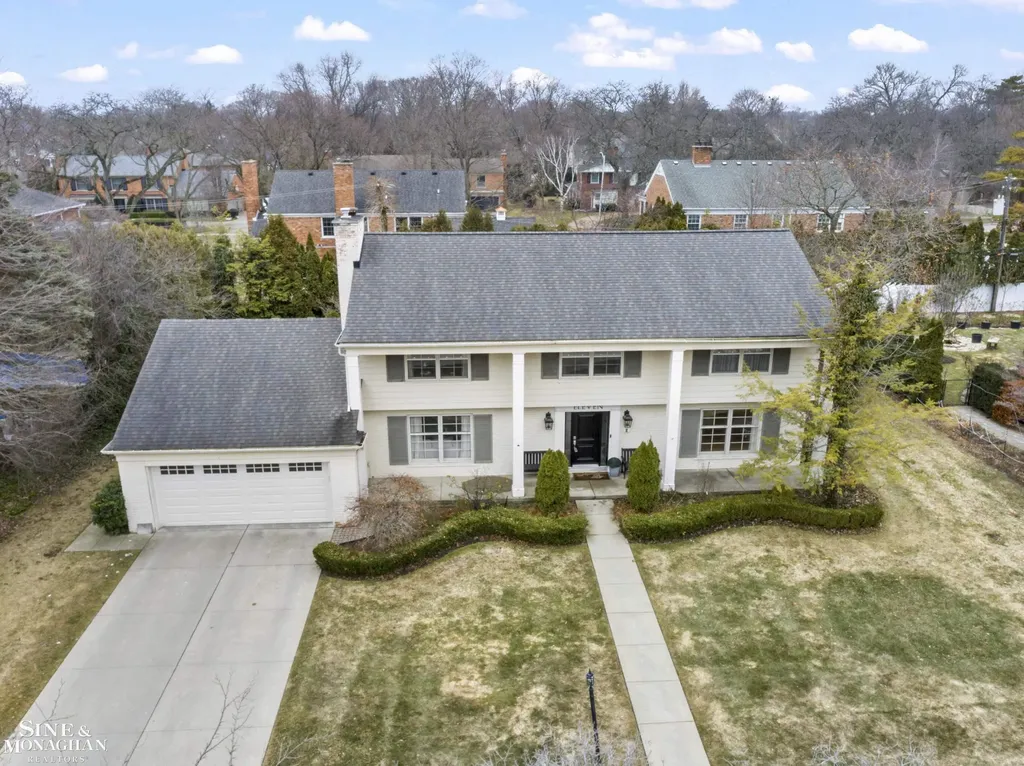 11 Wellington Place Grosse Pointe City MI 48230