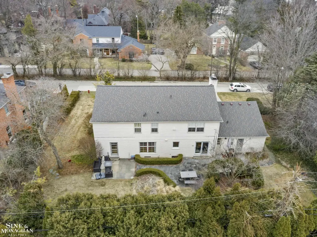 11 Wellington Place Grosse Pointe City MI 48230