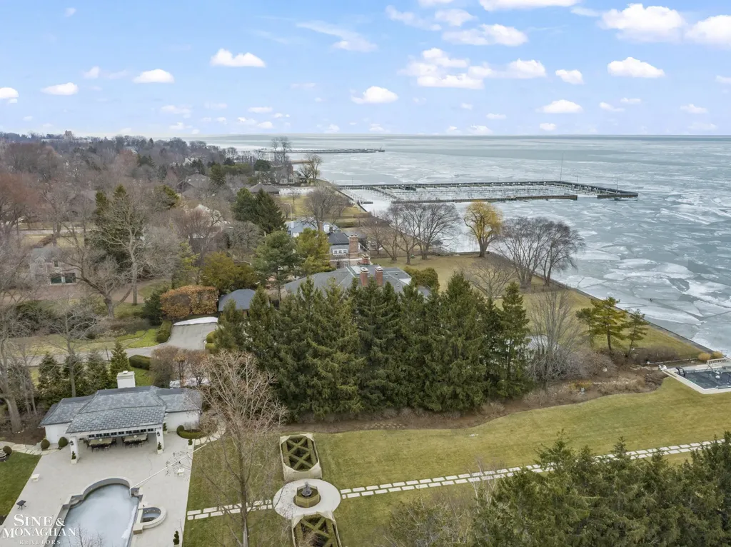 11 Wellington Place Grosse Pointe City MI 48230