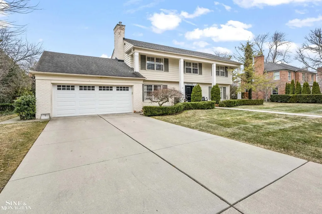 11 Wellington Place Grosse Pointe City MI 48230