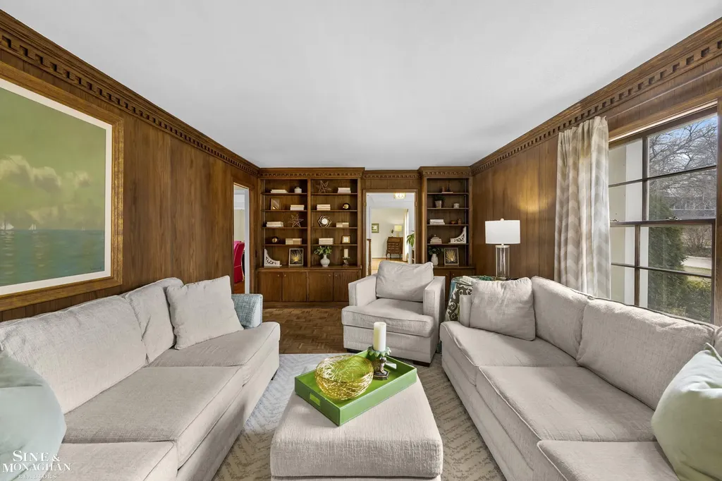 11 Wellington Place Grosse Pointe City MI 48230