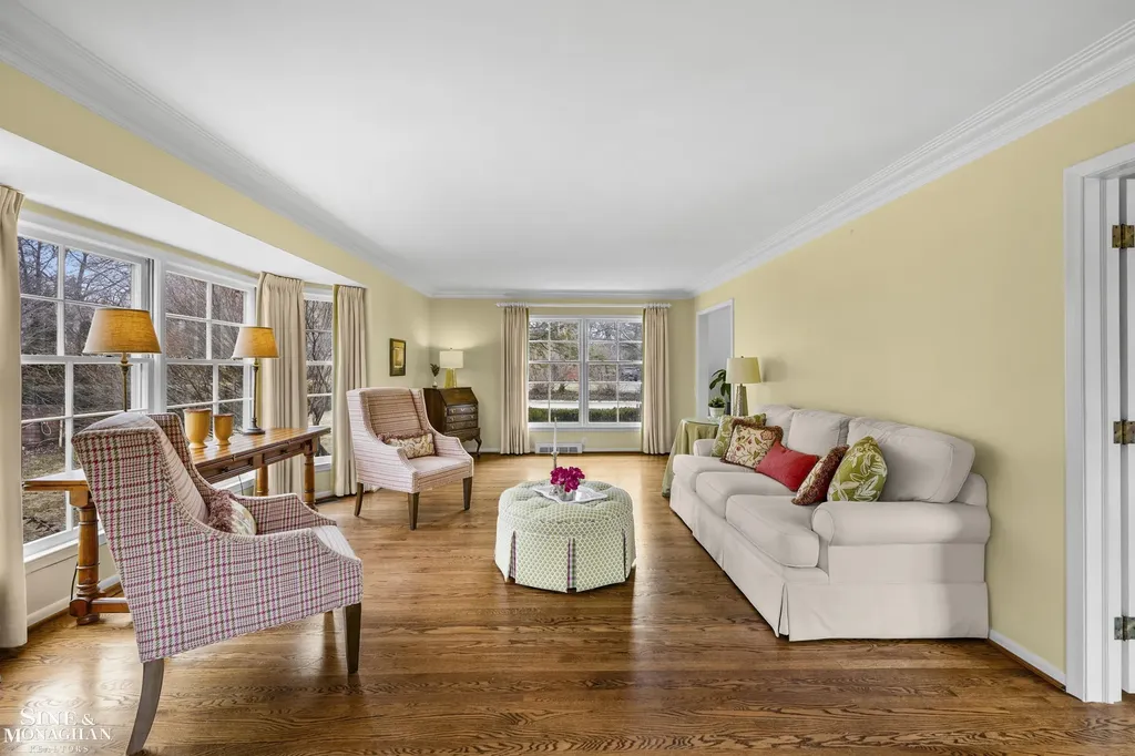 11 Wellington Place Grosse Pointe City MI 48230