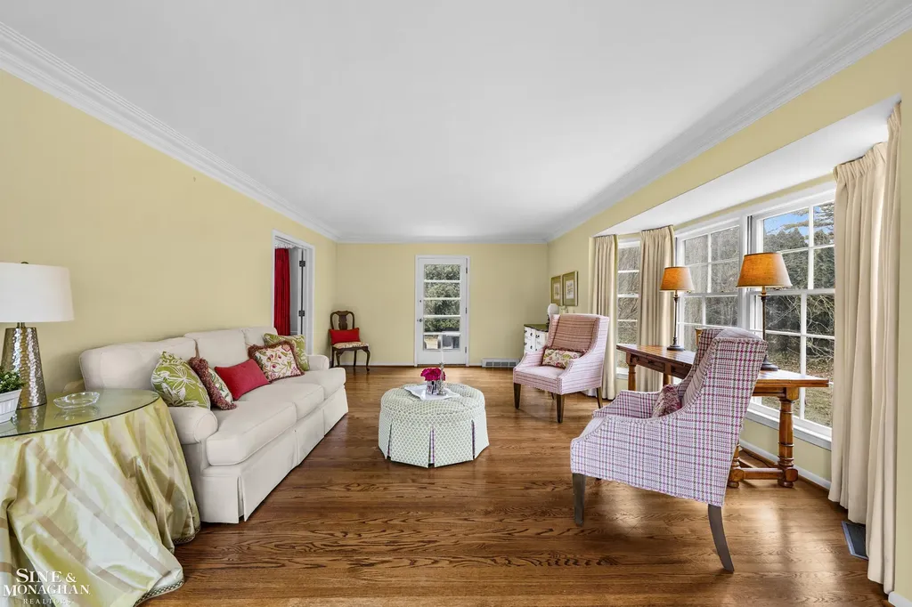 11 Wellington Place Grosse Pointe City MI 48230