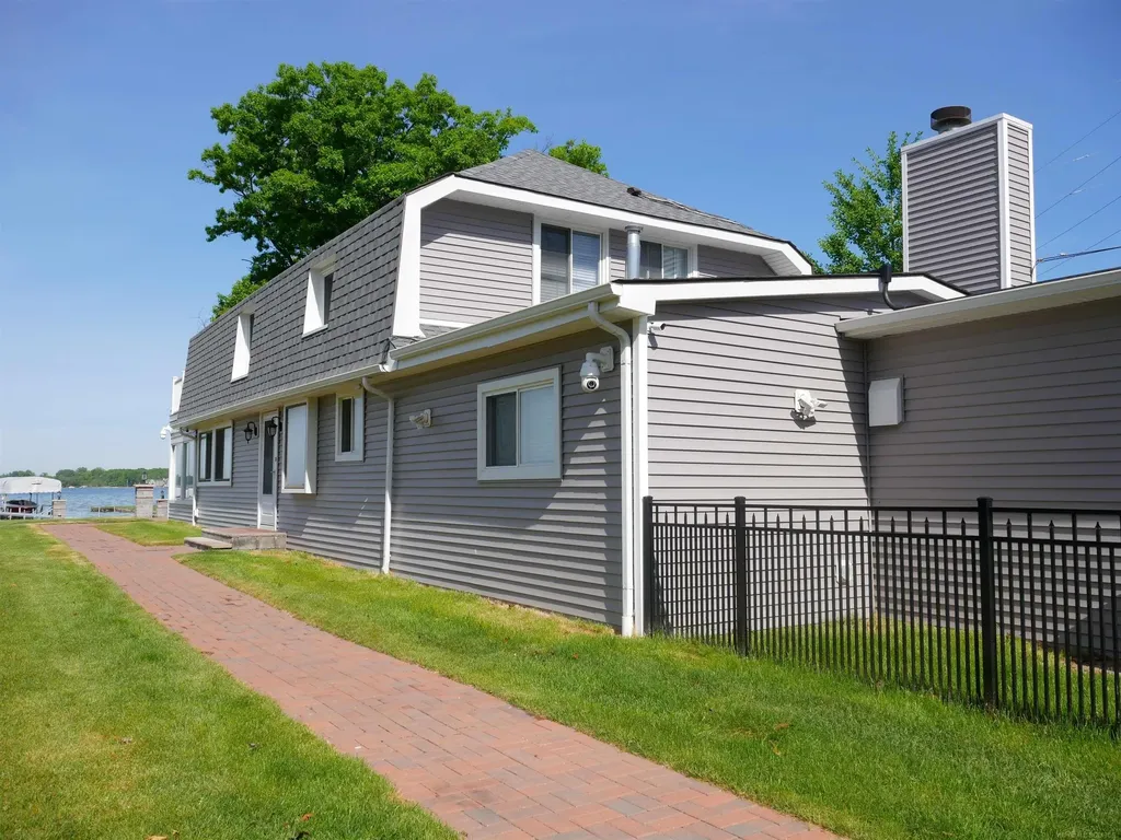 1704 Cass Lake Front Road Keego Harbor City MI 48320