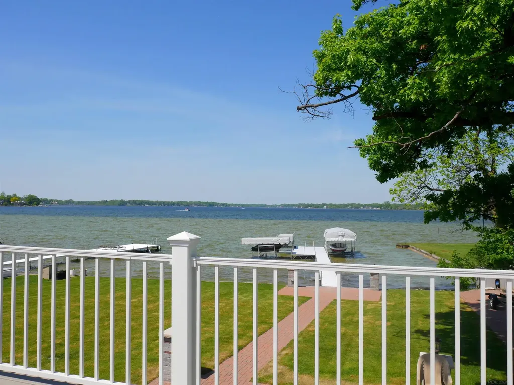 1704 Cass Lake Front Road Keego Harbor City MI 48320
