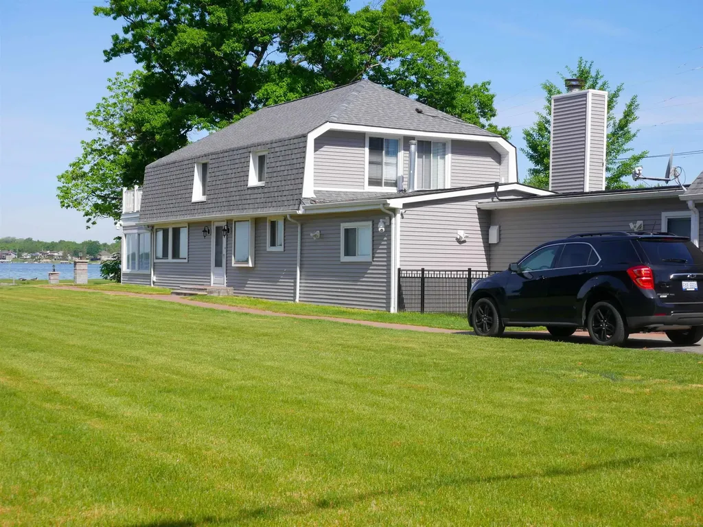 1704 Cass Lake Front Road Keego Harbor City MI 48320