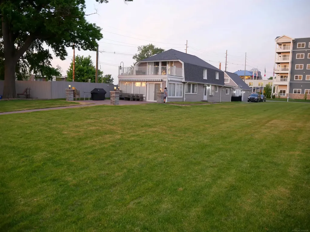 1704 Cass Lake Front Road Keego Harbor City MI 48320
