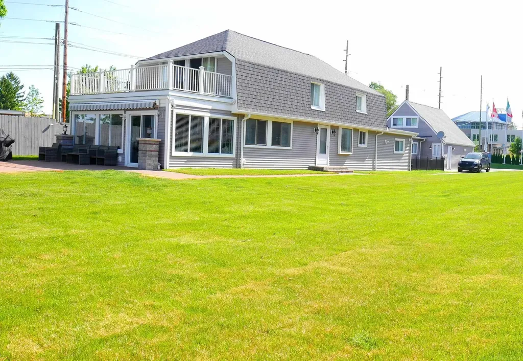 1704 Cass Lake Front Road Keego Harbor City MI 48320