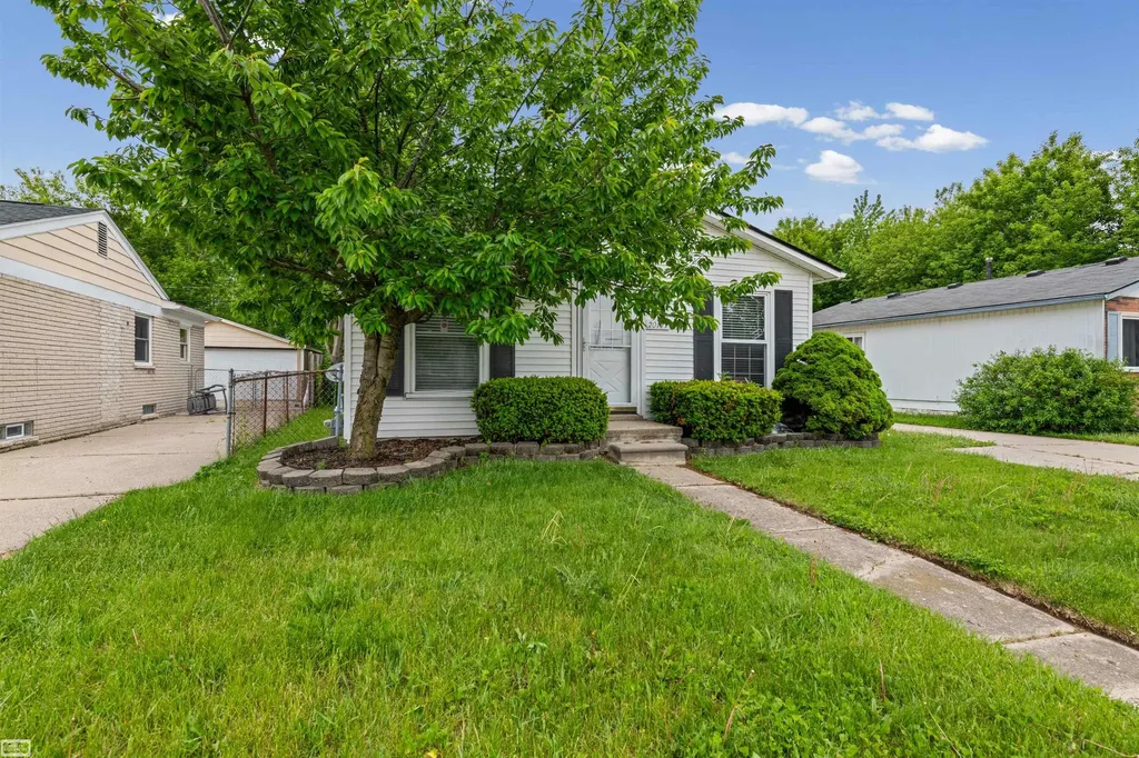 20171 Stafford Street Clinton Charter Township MI 48035