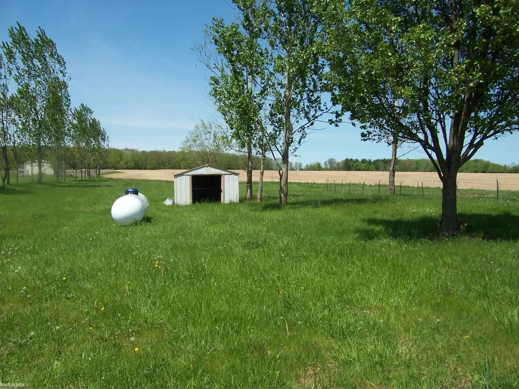 10222 Metcalf Road Greenwood Township MI 48006