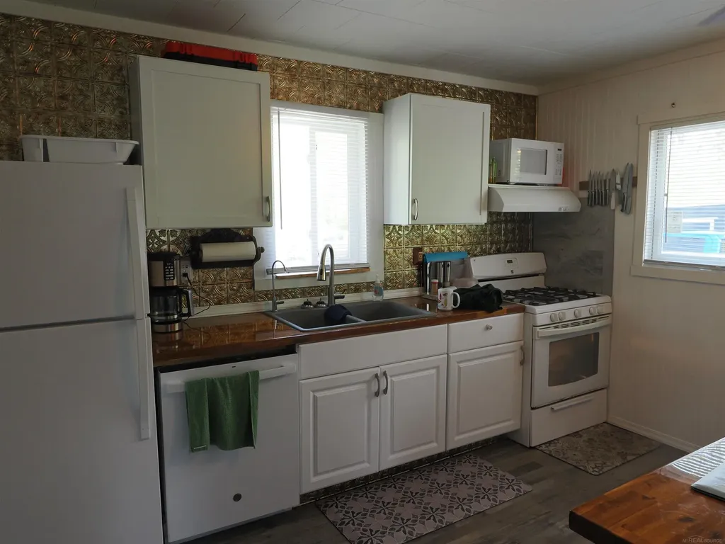 1851 E Erickson Road Fraser Township MI 48650